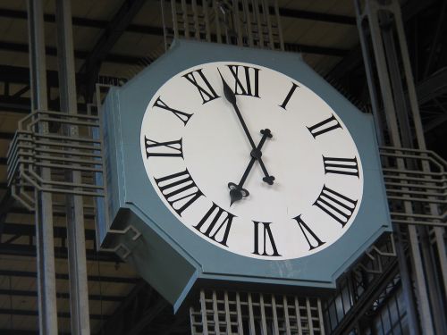 Laikrodis, Laikas, Traukinių Stotis