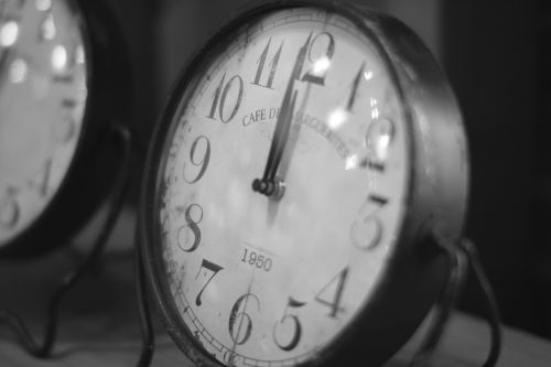Laikrodis, Vintage Clock, Laikas, Antikvarinis Laikrodis, Retro Laikrodis, Laikrodis, Nostalgija, Senamadiškas, Vintage, Senas, Senovinis, Retro, Laikrodžio Veidas, Juoda Ir Balta Laikrodis, Signalizacija, Laikrodžio Rodyklė