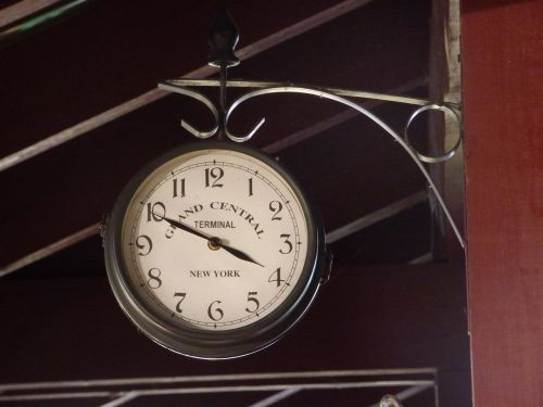 Laikrodis, Traukinių Stotis, Laikas