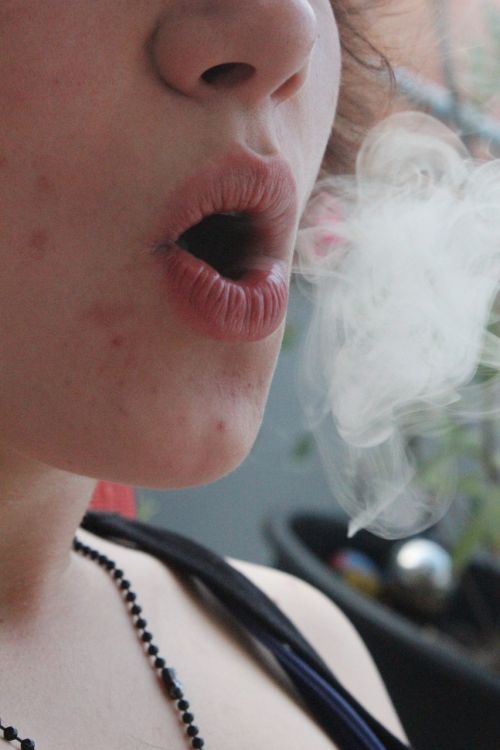 Dūmų Debesis, Rūkymas, Moteris, Lūpos, Burna, Paauglys, Paauglys, Priklausomybe