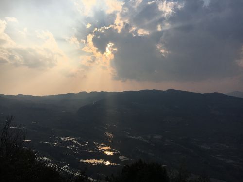 Dienos Debesys, Terasa, Yunnan Provincijoje