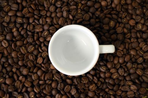 Kava, Taurė, Kavos Puodelis, Kavos Pupelės, Tuščia Puodelis, Pupos, Kontrastas, Ruda, Balta, Laukia Kavos, Gerti, Kofeinas