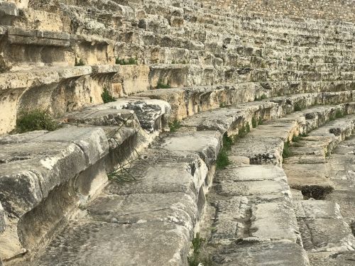 Kolosas, Senoviniai Griuvėsiai, Margi Akmeniniai Laiptai