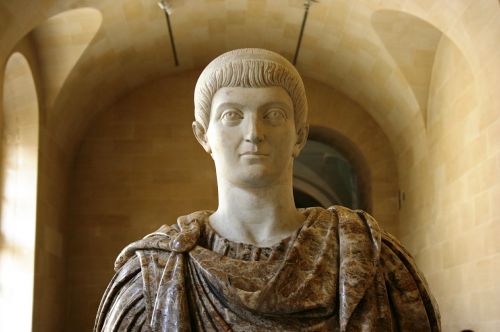Konstantinas, Romėnų Imperatorius, Skulptūra, Lova