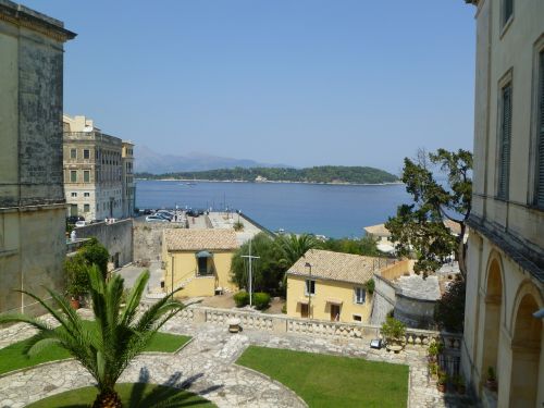 Corfu, Namas, Namai, Palmė