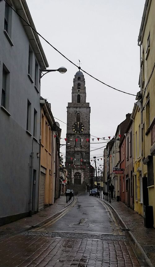 Kamštiena, Bažnyčia, Airija