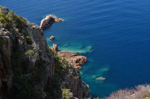 Korsikietis, Jūra, Gamta, Pusė