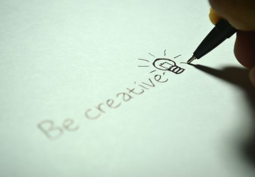 Kūrybingas,  Būk Kūrybingas,  Rašyti,  Lemputė,  Idėja,  Popierius,  Rašiklis,  Kūrybiškumas,  Simbolis,  Piktograma,  Inovacijos,  Įkvėpimas,  Mąstymas,  Vaizduotė,  Ranka,  Piešimas,  Švietimas,  Balta,  Tirpalas
