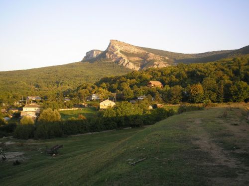 Krymas, Kraštovaizdis, Kalnai, Vaizdingas, Dangus, Debesys, Gamta, Lauke, Miškas, Medžiai, Vista, Vasara, Pavasaris, Šalis, Kaimas, Kaimas, Miškai, Pastatai, Kaimas