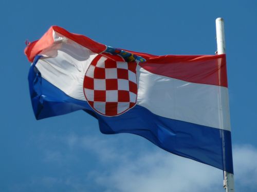 Kroatija, Vėliava, Emblema, Nacionalinės Spalvos, Kroatų Vėliava, Landesfarben, Smūgis, Vėjas, Vėjuota, Dangus, Mėlynas