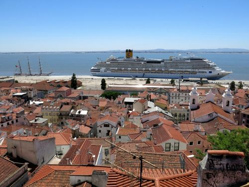 Kruizinis Laivas, Uostas, Lisbonas, Senamiestis, Stogai, Kruizas, Šventė, Atostogos, Laivas, Panorama