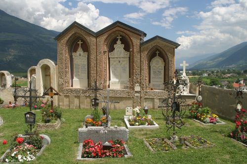 Kripta, Kapinės Akmenys, South Tyrol, Val Venosta, Kapinės, Italy