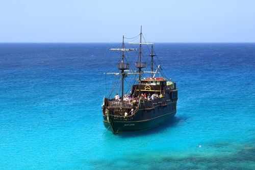 Kipras, Cavo Greko, Kruizinis Laivas, Turizmas, Laisvalaikis, Piratų Laivas, Mėlynas, Lagūnas, Jūra, Plaukiojantieji