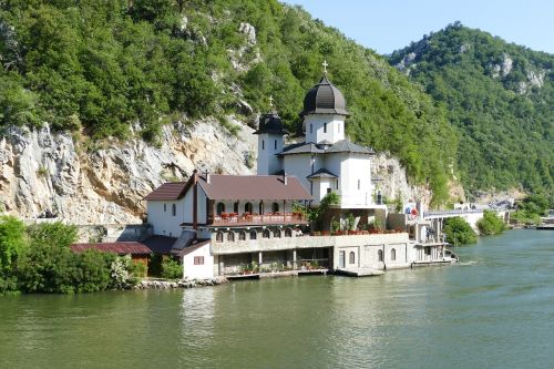 Danube, Upė, Serbija, Kraštovaizdis, Rokas, Geležiniai Vartai, Kalnas, Upės Kruizas, Bažnyčia, Kruizas Danube, Pietryčių Europa, Danube Tarpeklis, Danubės Kanjonas, Karpatų Kalnai, Butelio Kakliukas