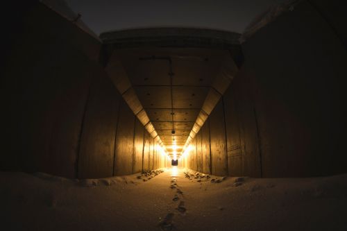Tamsi, Tunelis, Žibintai