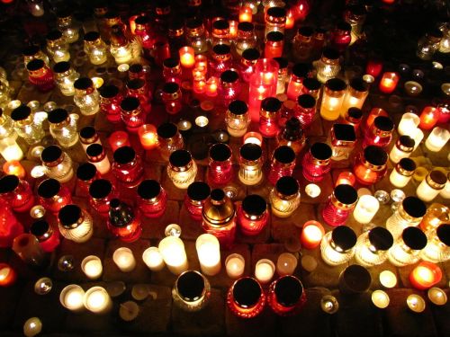 Mirusiųjų Diena, Žvakės, Kapai, Žibintai