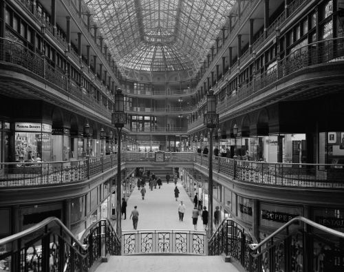 Universalinė Parduotuvė, Prekybos Centras, Arcade, Apsipirkimas, Cleveland, Ohio, 1966, Juoda Ir Balta