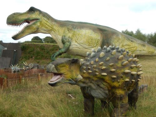 Dinozaurai, Priešistorė, Urvai, Volcania Parkas