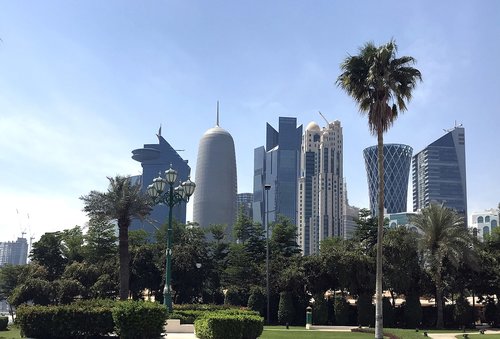 Doha,  Skyline,  Kataras,  Dangoraižiai,  Modernus,  Viduriniosios,  Arabiškas,  Gulf,  Miestas,  Kelionė,  Azijoje,  Arabian,  Kapitalas,  Pastatai,  Arabų,  Miestovaizdis,  Architektūra,  Palmės,  Medžiai,  Arabų Šalis,  Vidurio Rytai