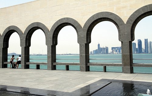 Doha,  Miestas,  Muziejus,  Islamo,  Menas,  Turistai,  Du,  Žmonių,  Nuolatinis,  Atpalaiduojantis,  Ramybės,  Architektūra,  Skyline,  Toli,  Jūra,  Pajūrio,  Nuostabi,  Infrastruktūra,  Kultūra,  Arabų,  Istorija,  Istorinis