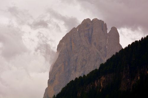 Dolomitai, Rokas, Kalnas, Sassolungo, Debesuota, Italy