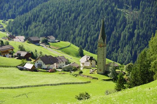 Dolomitai, La Val, South Tyrol, Alta Badia, Siena Kaimo La Val, Dolomiti Unesco Pasaulio Gamtos Paveldas, Sienos Ūkio Ciablun
