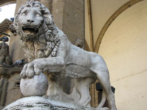 Donatello Statula, Liūtas, Statula