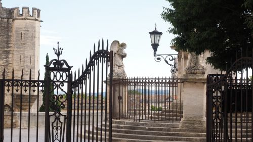 Durys, Tikslas, Vartai, Palaipsniui, Statula, Avignon, Kanjono Montė