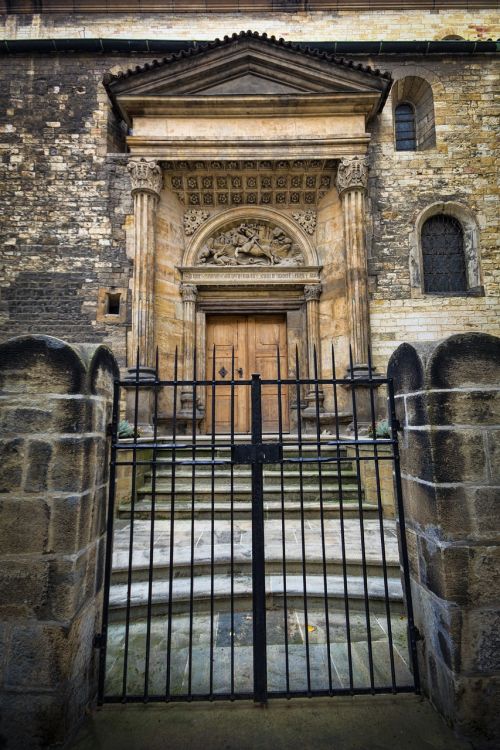 Durys, Bažnyčia, Senosios Bažnyčios Durys, Prague