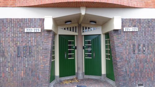 Durys, Architektūra, Amsterdam School, Fasadas