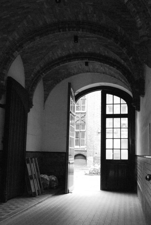 Durys, Alėja, Bruges
