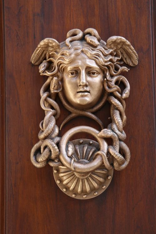 Durų Belstukas, Durys, Įėjimas, Italy