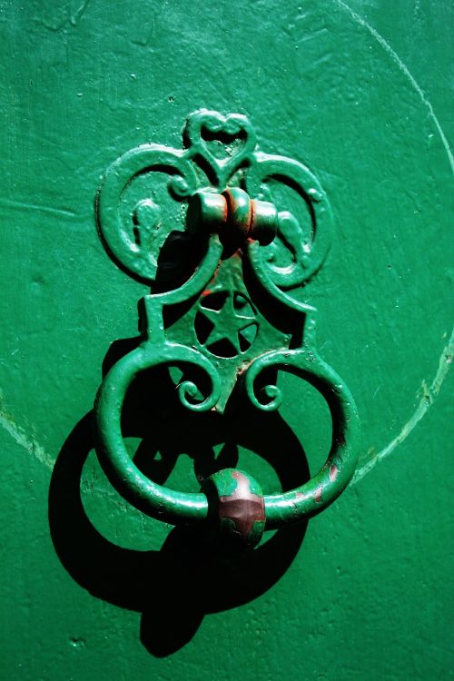 Durų Belstukas, Žalias, Durys