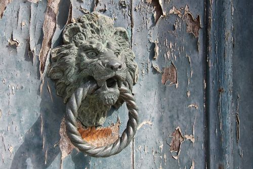 Durų Belstukas, Liūto Galvą, Senas