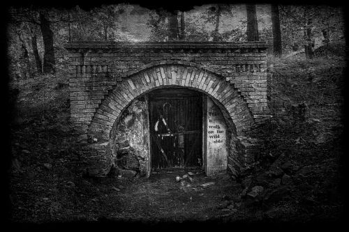 Durų, Tunelis, Abstraktus