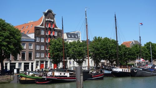 Dordrecht,  Sandėlis,  Miestas,  Miesto Panorama,  Nyderlandai,  Holland,  Uostas,  Istorinis Centras,  Laivas,  Kanalas,  Laivas,  Valtys