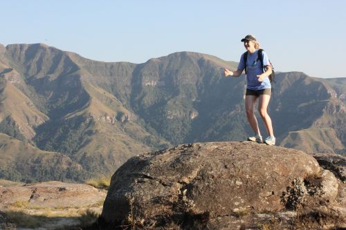 Drakensbergas, Žygiai, Laimingas, Moteris, Turistinis, Keliautojas, Kalnas, Viršuje