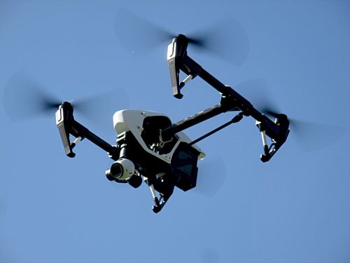 Drone,  Nepilotuojamas,  Antena & Nbsp,  Transporto Priemonė,  Dangus,  Fotoaparatas,  Gimbalas,  Drone Per Aiškų Dangų