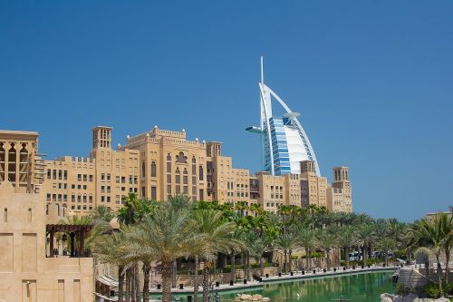 Dubai 4, Architektūra, Pastatas