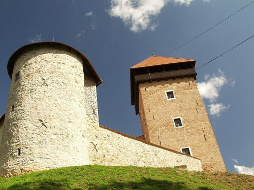Dubovac-Karlovac, Pilis, Kroatija
