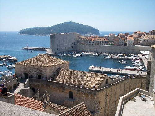 Dubrovnik, Įlanka, Miestas, Kroatija, Siena, Uostas, Miškas, Laivai, Uostas, Valtys, Kranto, Vasara, Pavasaris, Namai, Namai, Gražus