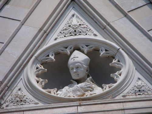 Duomo Di Napoli, Fasadas, Marmurinė Skulptūra, Vyskupas