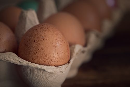 Kiaušinis, Vištienos Kiaušiniai, Rudieji Kiaušiniai, Žaliavinis, Žaliaviniai Kiaušiniai, Maistas, Mityba, Kiaušinių Dėžutė, Kiaušinių Lukštai, Kiaušinių Pakuotė, Ruda, Uždaryti