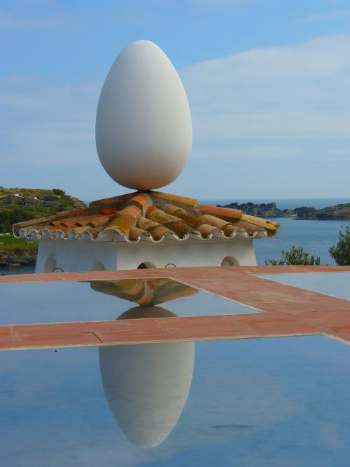 Kiaušinis, Stogas, Veidrodis, Dalí, Portlligato Muziejus, Architektūra