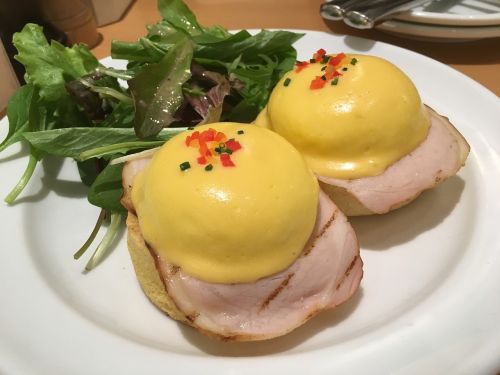 Kiaušiniai Benediktas, Pusryčiai, Osaka, Sarah Beth