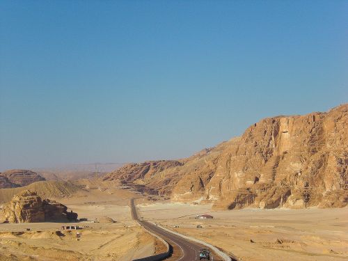 Egipto Kalnai, Rokas, Dykuma, Akmeninė Dykuma
