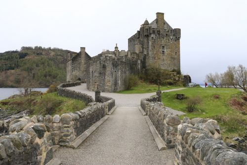 Eilean Donan Pilis, Pilis, Škotija