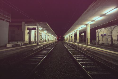 Tamsi,  Tuščia,  Traukinys & Nbsp,  Stotis,  Platforma,  Naktis,  Gabenimas,  Tuščia Geležinkelio Stotis