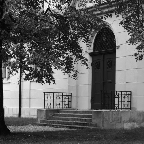 Įėjimas Į Bažnyčią, Vartai, Dygsniuotos Durys