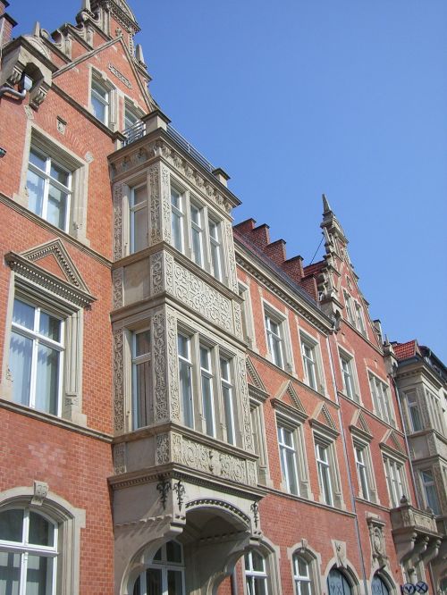 Erfurtas, Fasadas, Istoriškai, Pastatas